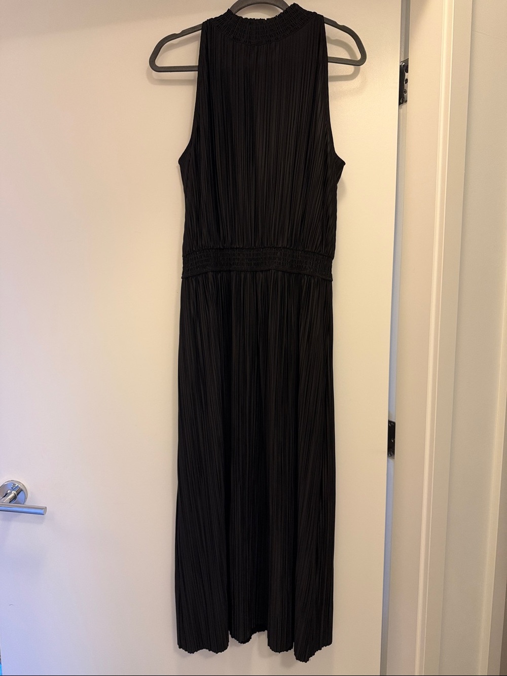 CONTEMPORAINE Par Simons Black Smocked Neck Dress